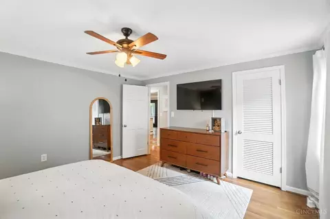 Bedroom - 3862 Settle Rd, Mariemont, OH 45227 photo 3 of 9