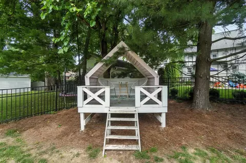Exterior - 3862 Settle Rd, Mariemont, OH 45227 photo 11 of 12
