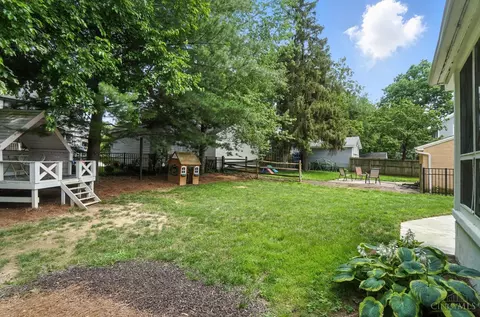 Exterior - 3862 Settle Rd, Mariemont, OH 45227 photo 10 of 12