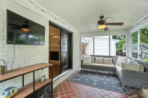 Exterior - 3862 Settle Rd, Mariemont, OH 45227 photo 5 of 12