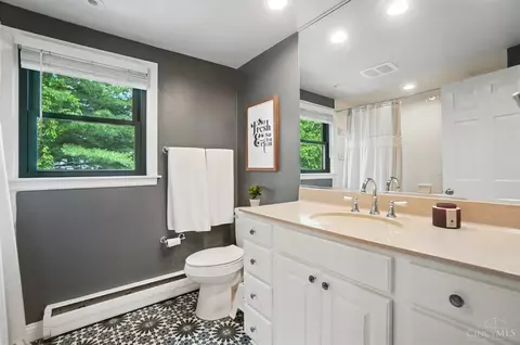 Bath - 3862 Settle Rd, Mariemont, OH 45227 photo 4 of 7