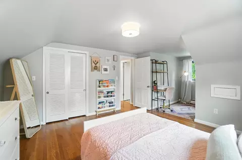 Bedroom - 3862 Settle Rd, Mariemont, OH 45227 photo 8 of 9