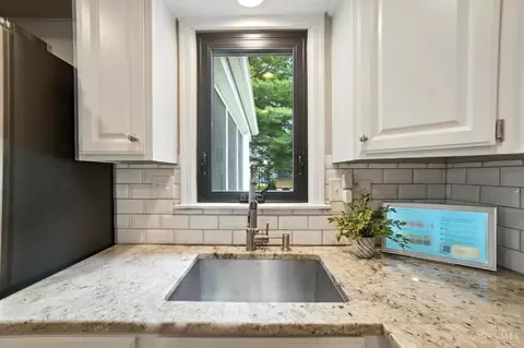 Kitchen - 3862 Settle Rd, Mariemont, OH 45227 photo 6 of 6