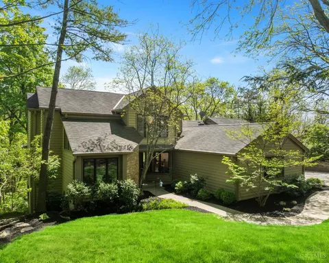 6121 Lakota Dr, Madeira, OH 45243