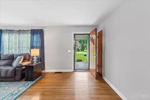 1001 Gaskins Rd, Cincinnati, OH 45245 photo 3