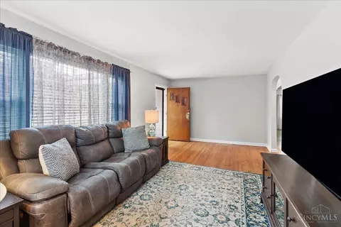 1001 Gaskins Rd, Cincinnati, OH 45245 photo 4
