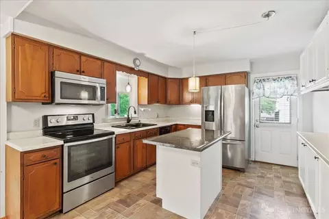 1001 Gaskins Rd, Cincinnati, OH 45245 photo 8