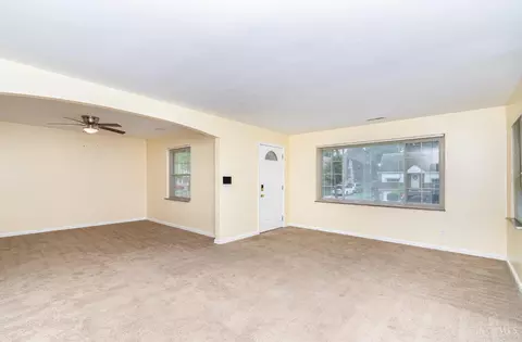 Living - 1127 Glenna Dr, Cincinnati, OH 45238 photo 1 of 2