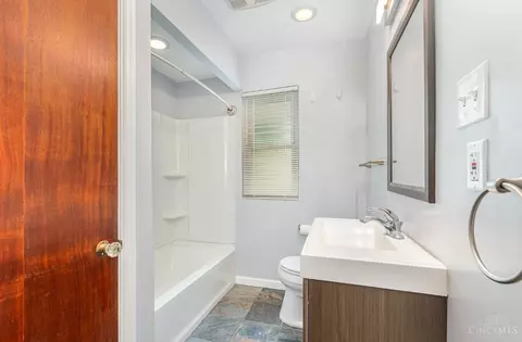 Bath - 1127 Glenna Dr, Cincinnati, OH 45238 photo 1 of 1