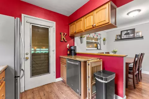 Kitchen - 1465 Dordine Ln, Cincinnati, OH 45231 photo 4 of 5