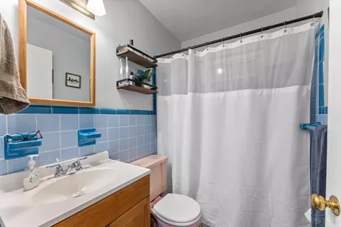 Bath - 1465 Dordine Ln, Cincinnati, OH 45231 photo 1 of 2