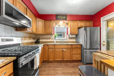 Kitchen - 1465 Dordine Ln, Cincinnati, OH 45231 photo 3 of 5