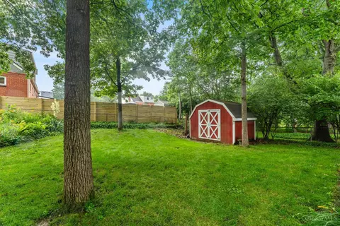 Exterior - 1465 Dordine Ln, Cincinnati, OH 45231 photo 5 of 9