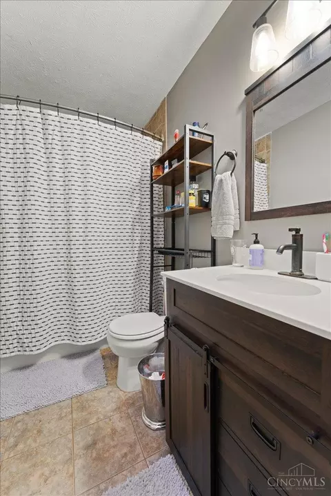 Bath - 4835 Stoneybrook Rd, Cincinnati, OH 45244 photo 1 of 1