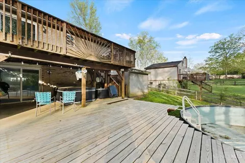 Exterior - 4835 Stoneybrook Rd, Cincinnati, OH 45244 photo 3 of 4