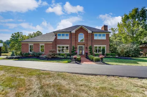 10010 Pond Woods Ln, Sharonville, OH 45241