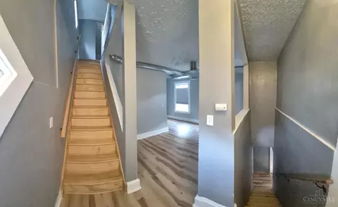 Entry Way - 955 Wells St, Cincinnati, OH 45205 photo 3 of 6
