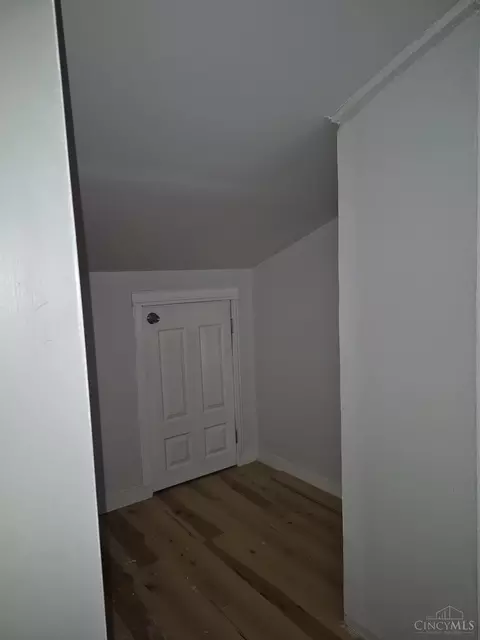 Entry Way - 955 Wells St, Cincinnati, OH 45205 photo 6 of 6