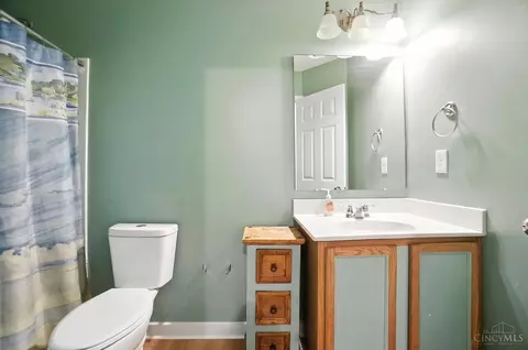 Bath - 1675 Mounts Rd, Maineville, OH 45039 photo 4 of 6