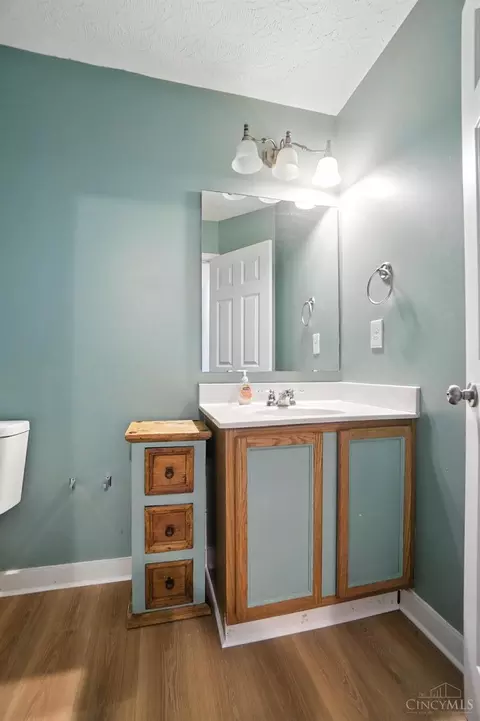 Bath - 1675 Mounts Rd, Maineville, OH 45039 photo 5 of 6