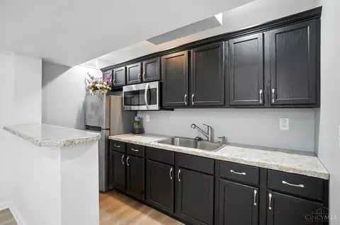 Kitchen - 1675 Mounts Rd, Maineville, OH 45039 photo 3 of 3