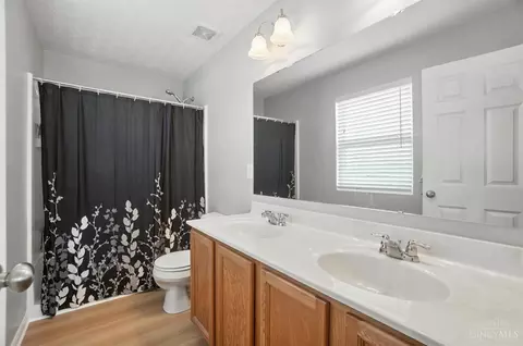 Bath - 1675 Mounts Rd, Maineville, OH 45039 photo 2 of 6