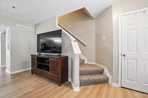 Entry Way - 1675 Mounts Rd, Maineville, OH 45039 photo 2 of 4