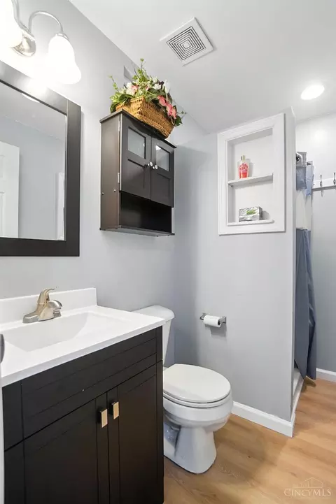 Bath - 1675 Mounts Rd, Maineville, OH 45039 photo 6 of 6