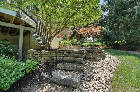 Exterior - 836 Dorgene Ln, Cincinnati, OH 45244 photo 17 of 24