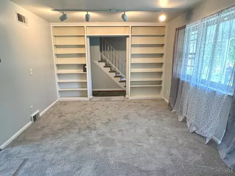 9238 Tag Dr, Cincinnati, OH 45231 photo 17