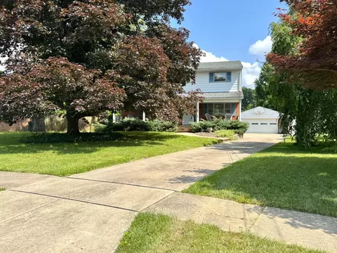 9238 Tag Dr, Cincinnati, OH 45231 photo 2