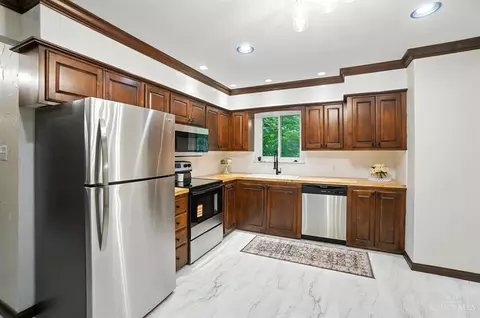 Kitchen - 2000 Neeb Rd, Cincinnati, OH 45233 photo 1 of 3