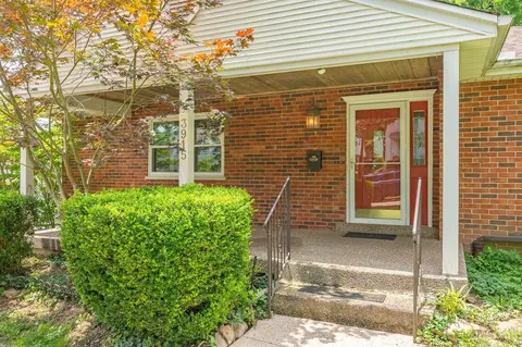 3915 Petoskey Ave, Mariemont, OH 45227 photo 2