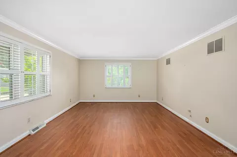 3915 Petoskey Ave, Mariemont, OH 45227 photo 4