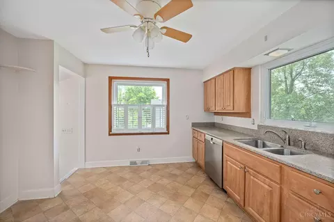 3915 Petoskey Ave, Mariemont, OH 45227 photo 9