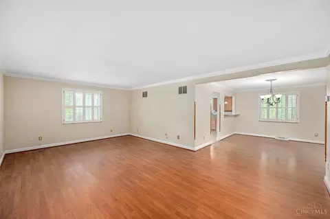 3915 Petoskey Ave, Mariemont, OH 45227 photo 6