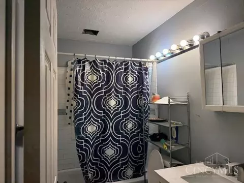 1124 Lindale Ct, Lincoln Heights, OH 45215 photo 2