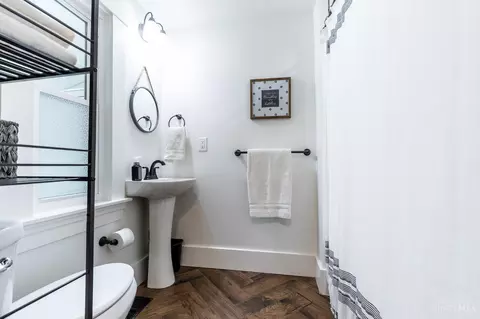 Bath - 5804 Bramble Ave, Cincinnati, OH 45227 photo 1 of 2