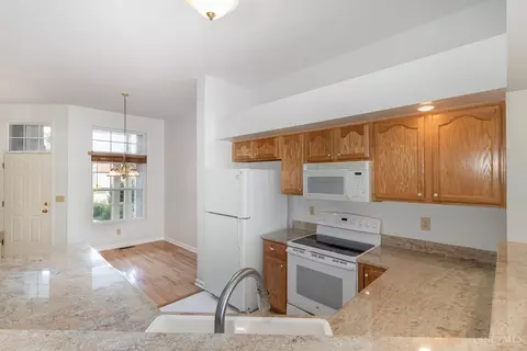 849 Cypresspoint Ct, Cincinnati, OH 45245 photo 12