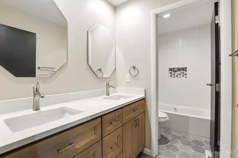 Bath - 8372 Heritage Dr, Cincinnati, OH 45249 photo 5 of 5