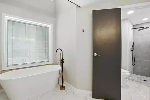Bath - 8372 Heritage Dr, Cincinnati, OH 45249 photo 4 of 5