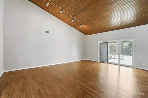 Living - 8372 Heritage Dr, Cincinnati, OH 45249 photo 4 of 10