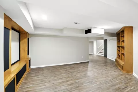 Living - 8372 Heritage Dr, Cincinnati, OH 45249 photo 9 of 10