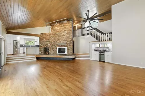Living - 8372 Heritage Dr, Cincinnati, OH 45249 photo 3 of 10