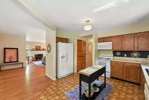 Kitchen - 4607 Rumpke Rd, Cincinnati, OH 45245 photo 2 of 3
