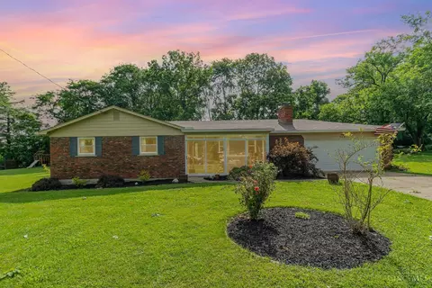 9040 Saxton Dr, West Chester, OH 45069