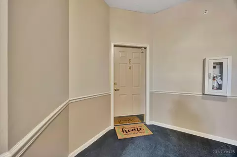 5461 Michelles Oak Ct, Cincinnati, OH 45248 photo 2