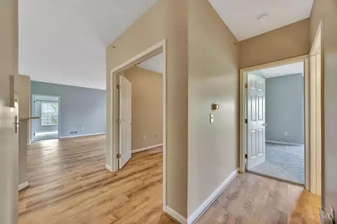 5461 Michelles Oak Ct, Cincinnati, OH 45248 photo 9