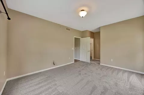 5461 Michelles Oak Ct, Cincinnati, OH 45248 photo 34