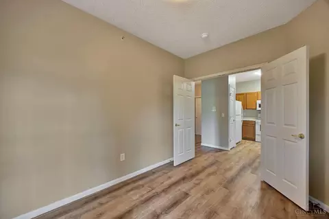 5461 Michelles Oak Ct, Cincinnati, OH 45248 photo 17